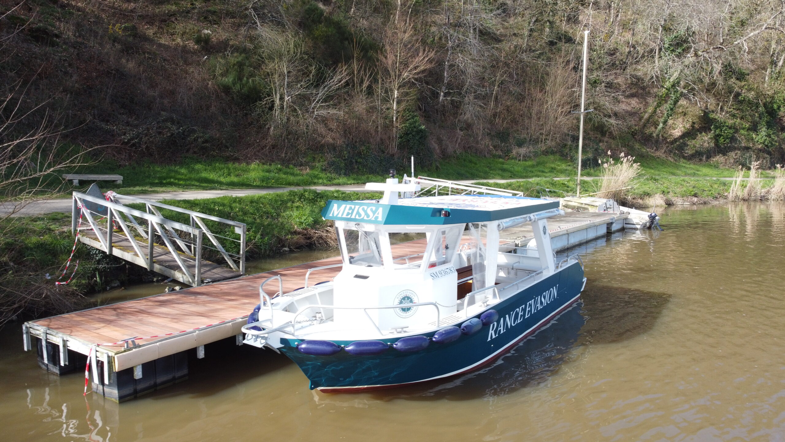 Bateau Meissa accosté au port de la hisse